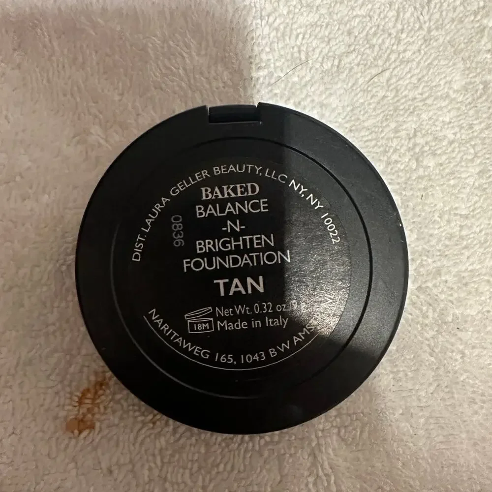 LAURA GELLER BALANCE-N-BRIGHTEN‎ FOUNDATION Tan powder